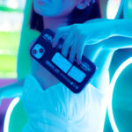 apple iphone 13 kilif skinarma standli deri gorunumlu akarui kapak iphone 13 skinarma 436961 36 b.jpg